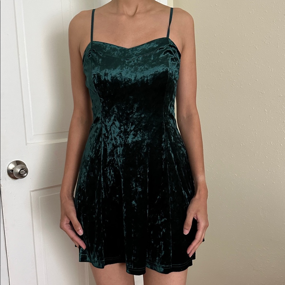 GREEN VELVET DRESS - Picture 2 of 10